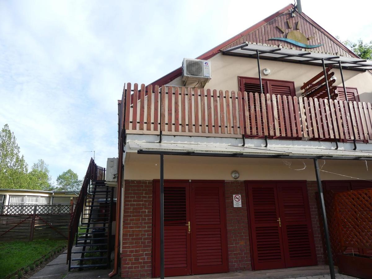 Napsugár Apartman Baja Exterior foto