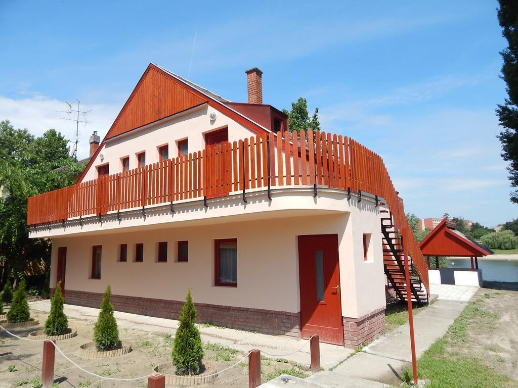 Napsugár Apartman Baja Exterior foto