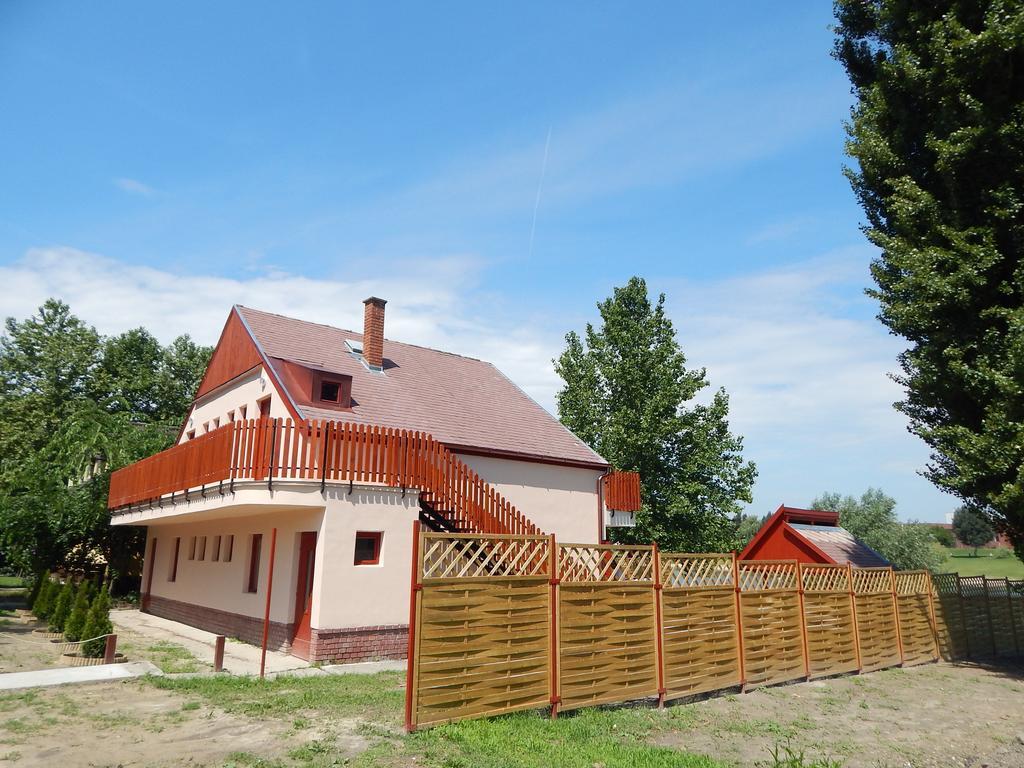 Napsugár Apartman Baja Quarto foto