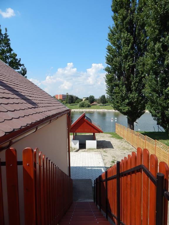 Napsugár Apartman Baja Quarto foto